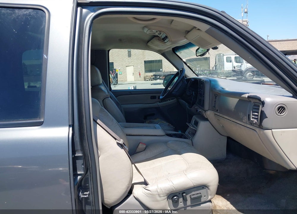2000 CHEVROLET SUBURBAN 1500 LT VIN: 3GNFK16T3YG150971