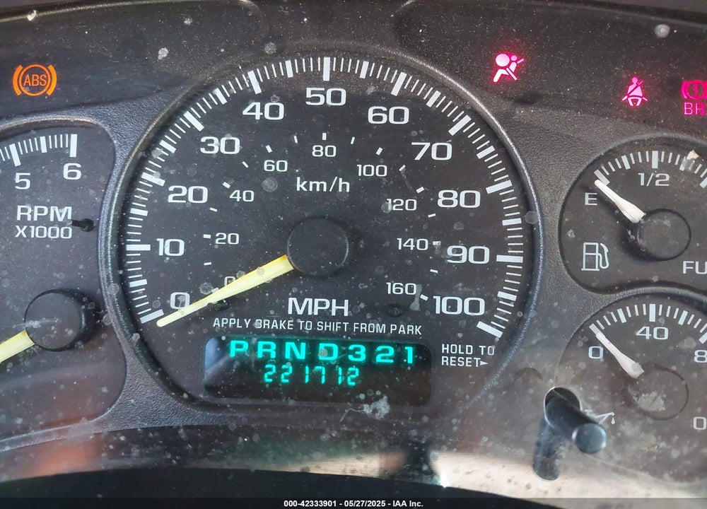 2000 CHEVROLET SUBURBAN 1500 LT VIN: 3GNFK16T3YG150971