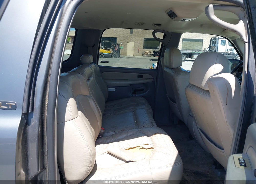 2000 CHEVROLET SUBURBAN 1500 LT VIN: 3GNFK16T3YG150971
