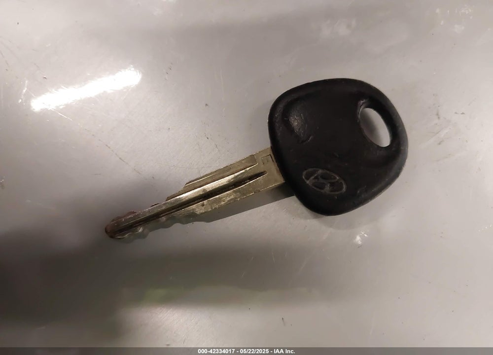 2004 HYUNDAI SONATA GLS/LX VIN: KMHWF35HX4A004657