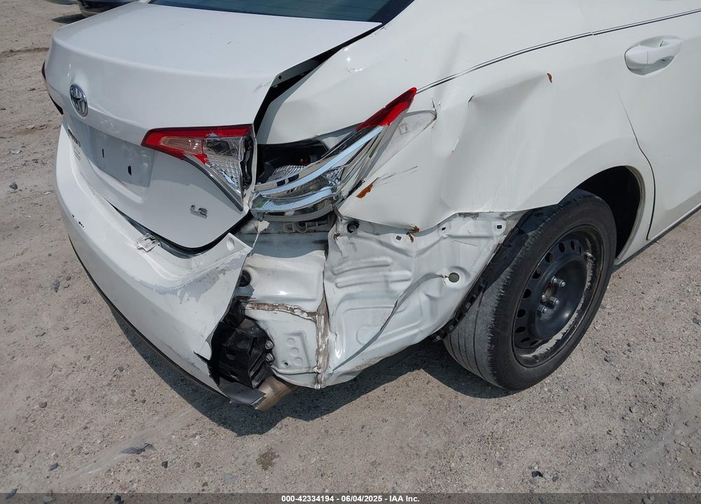 2018 TOYOTA COROLLA VIN: 5YFBURHE0JP747834