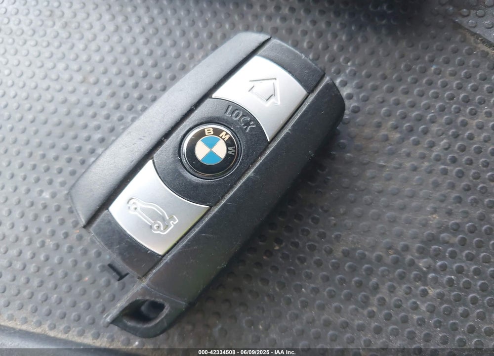 2008 BMW 328I VIN: WBAWR33528PX75361