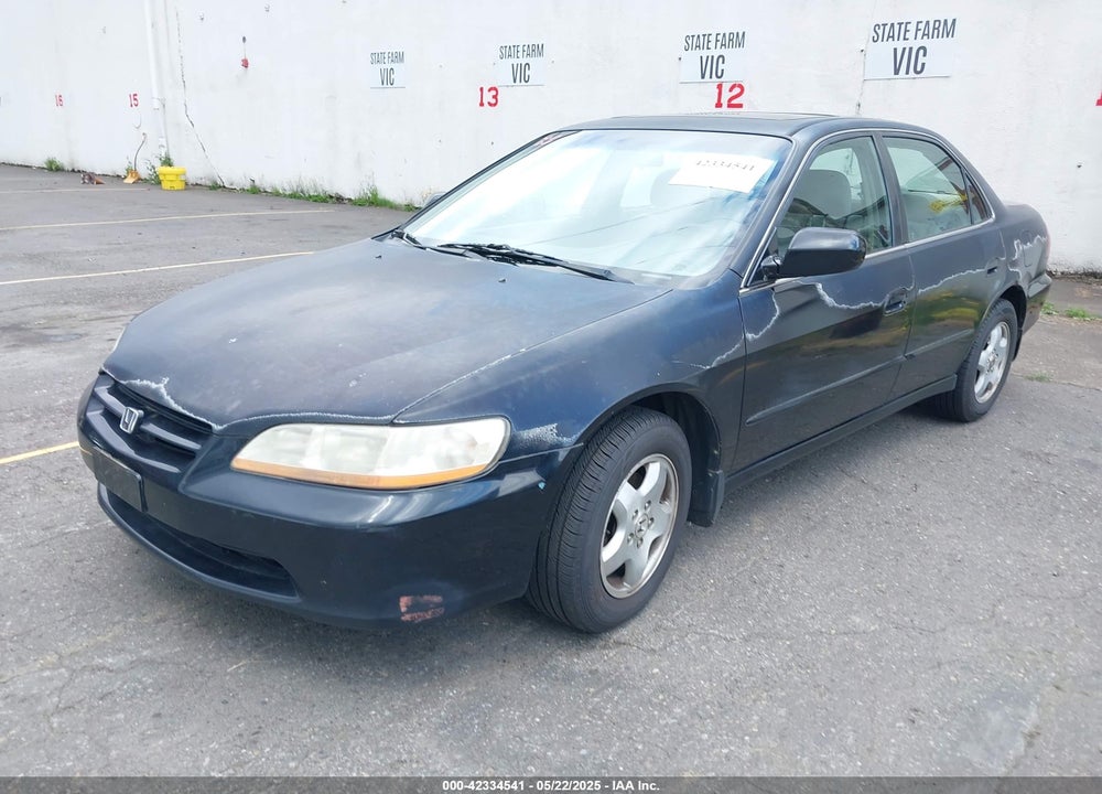 2000 HONDA ACCORD 3.0 EX VIN: 1HGCG1659YA018277