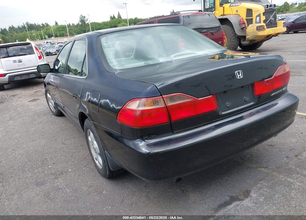 2000 HONDA ACCORD 3.0 EX VIN: 1HGCG1659YA018277