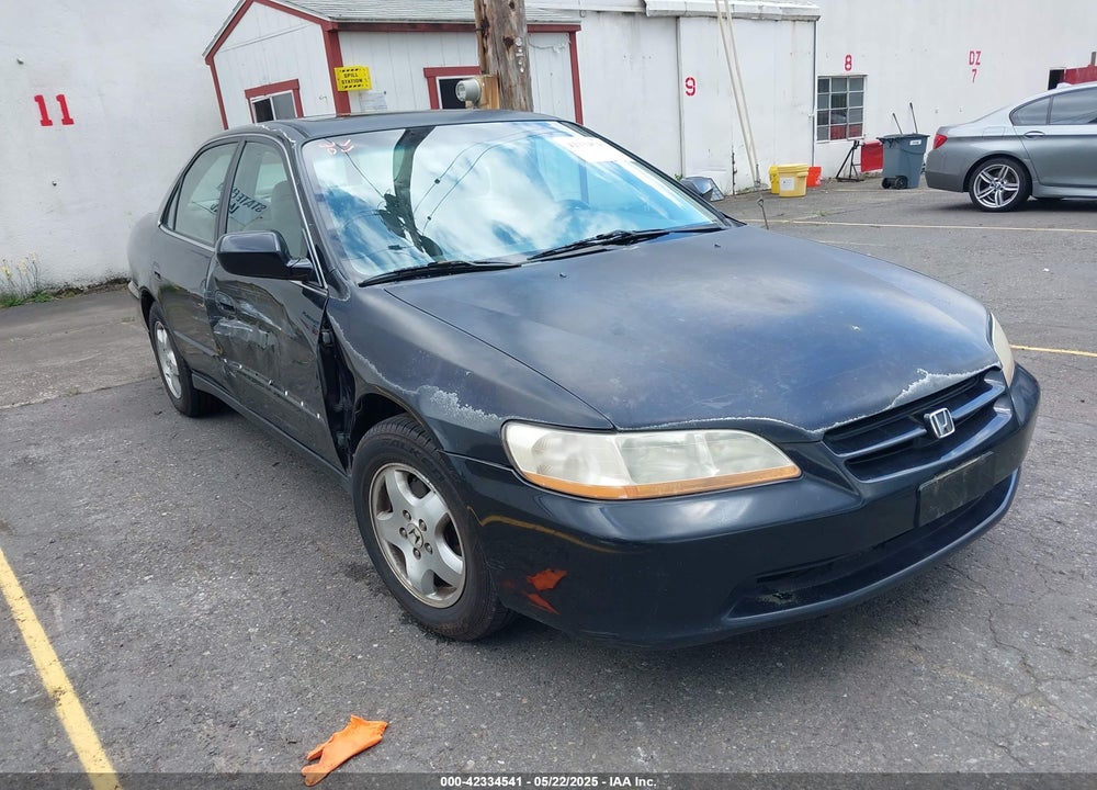 2000 HONDA ACCORD 3.0 EX VIN: 1HGCG1659YA018277