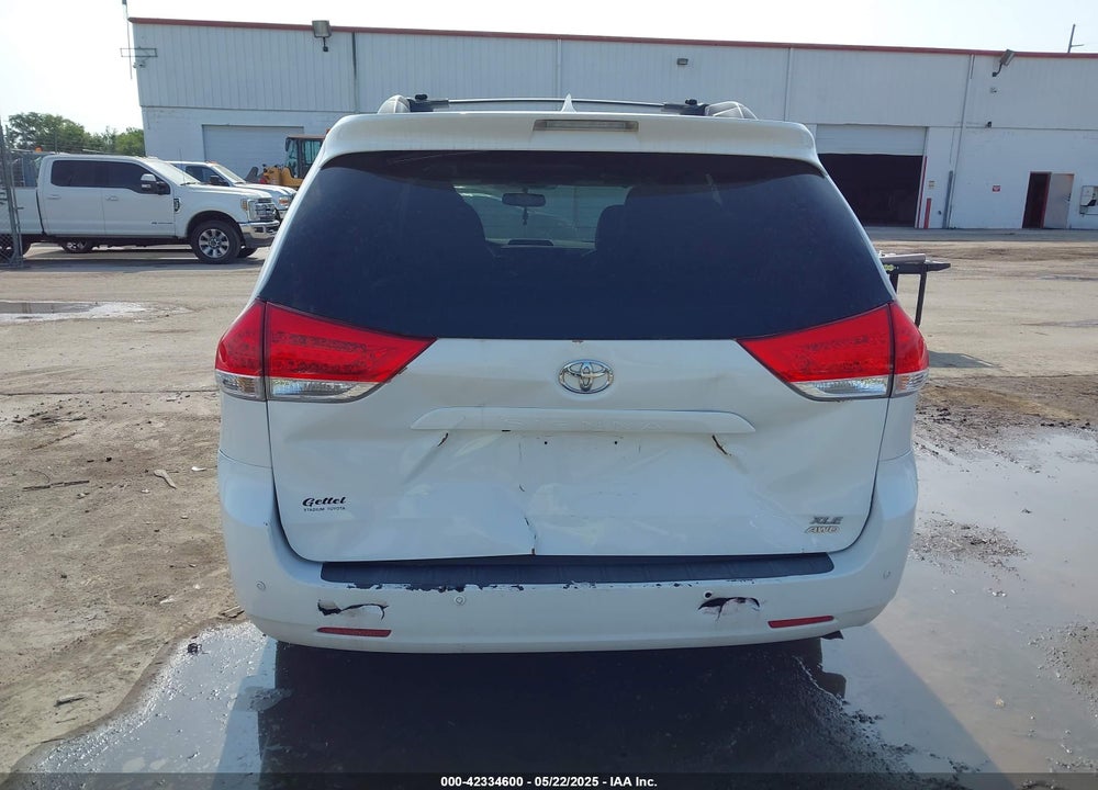 2011 TOYOTA SIENNA VIN: 5TDDK3DC6BS029472