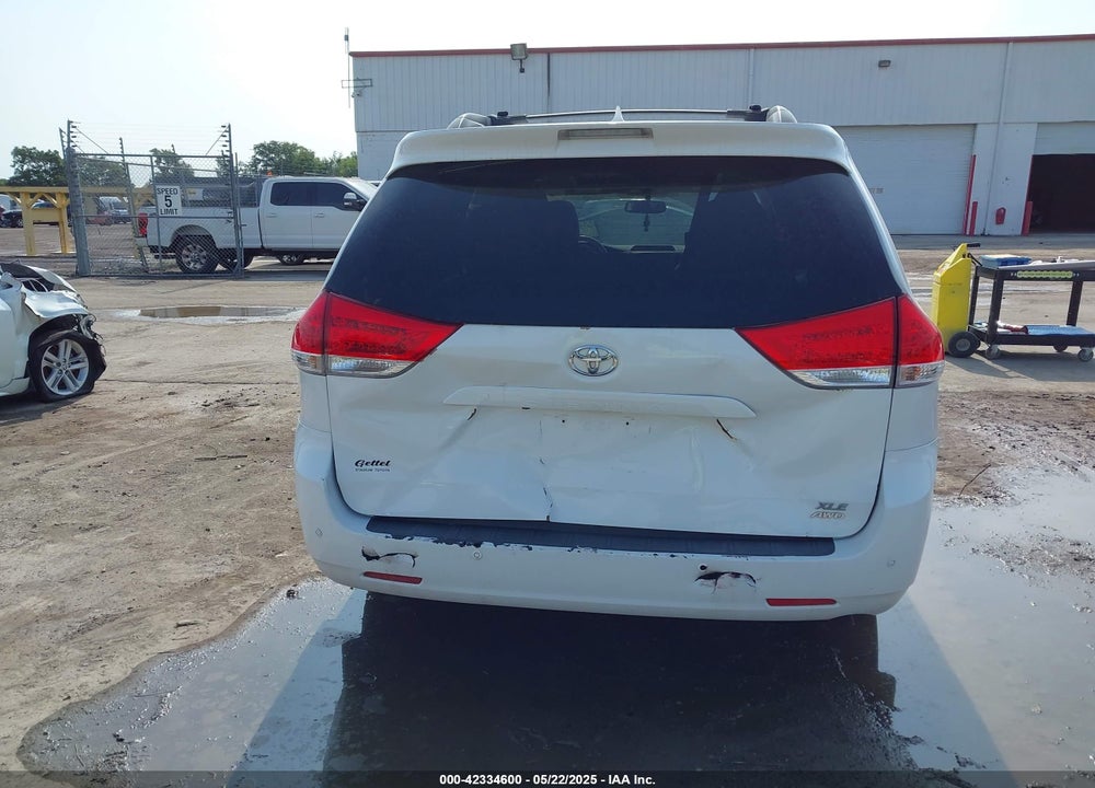 2011 TOYOTA SIENNA VIN: 5TDDK3DC6BS029472