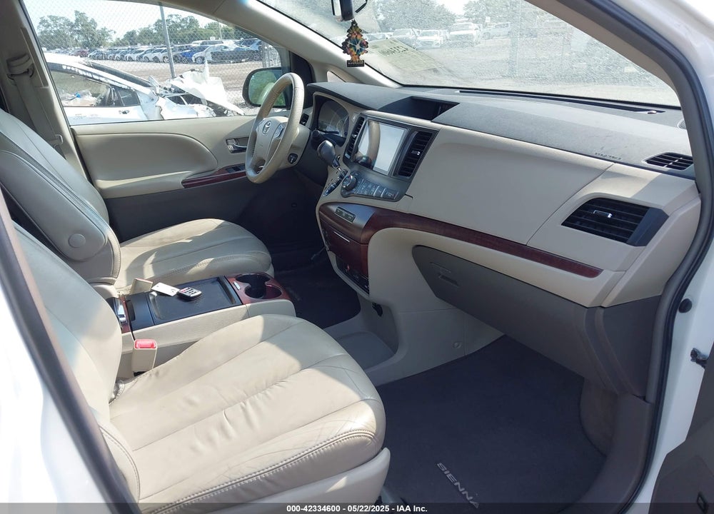 2011 TOYOTA SIENNA VIN: 5TDDK3DC6BS029472