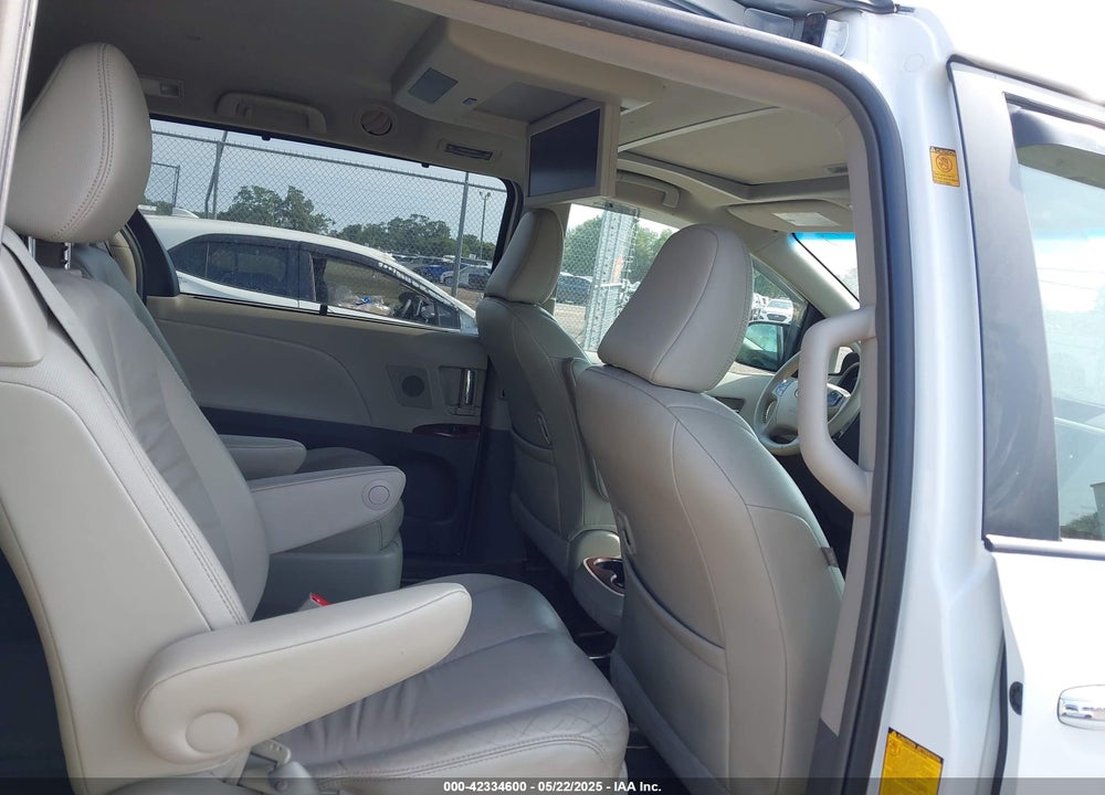2011 TOYOTA SIENNA VIN: 5TDDK3DC6BS029472