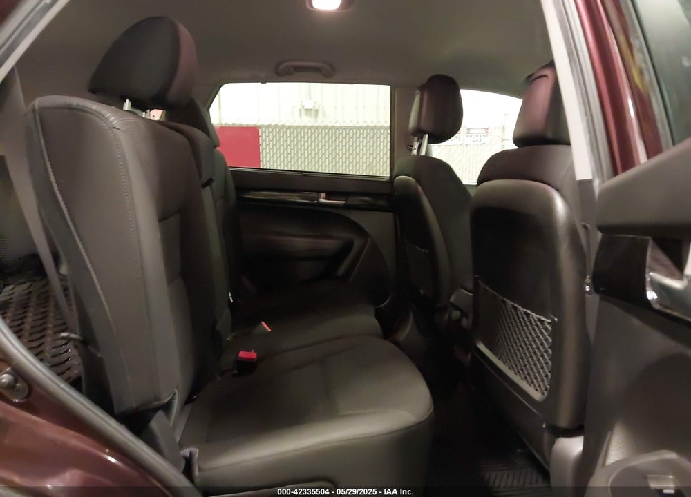 2014 KIA SORENTO LX VIN: 5XYKTCA67EG541133