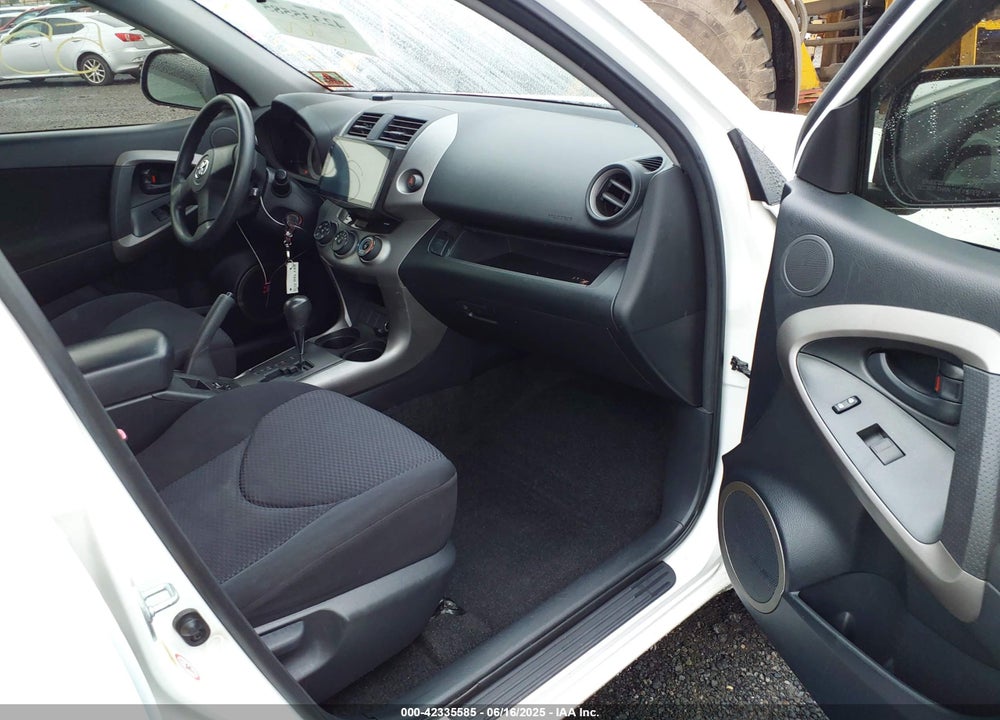 2008 TOYOTA RAV4 VIN: JTMBD32V586063644