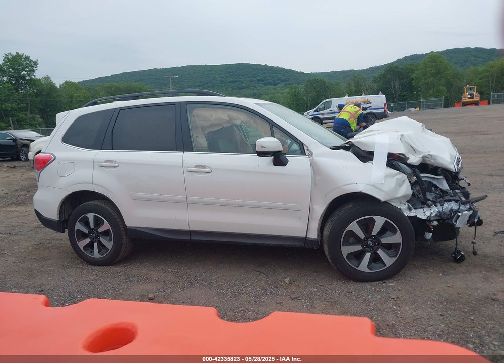 2018 SUBARU FORESTER VIN: JF2SJARC5JH618041