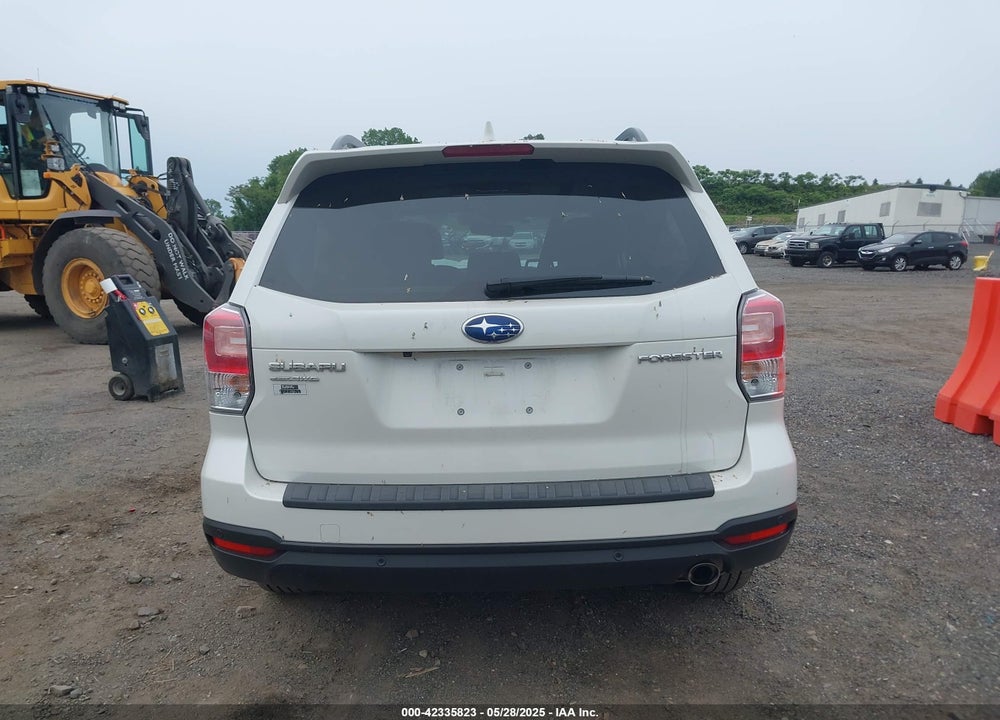 2018 SUBARU FORESTER VIN: JF2SJARC5JH618041