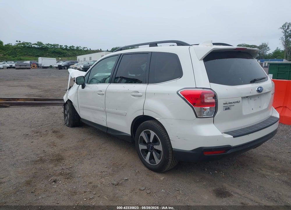 2018 SUBARU FORESTER VIN: JF2SJARC5JH618041