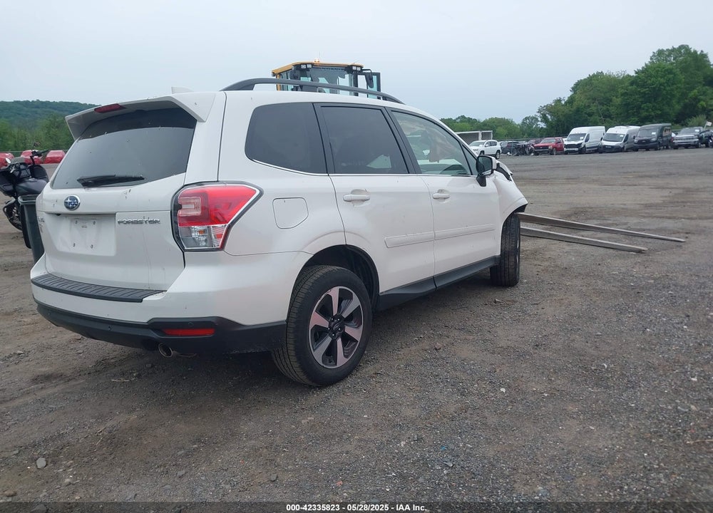 2018 SUBARU FORESTER VIN: JF2SJARC5JH618041