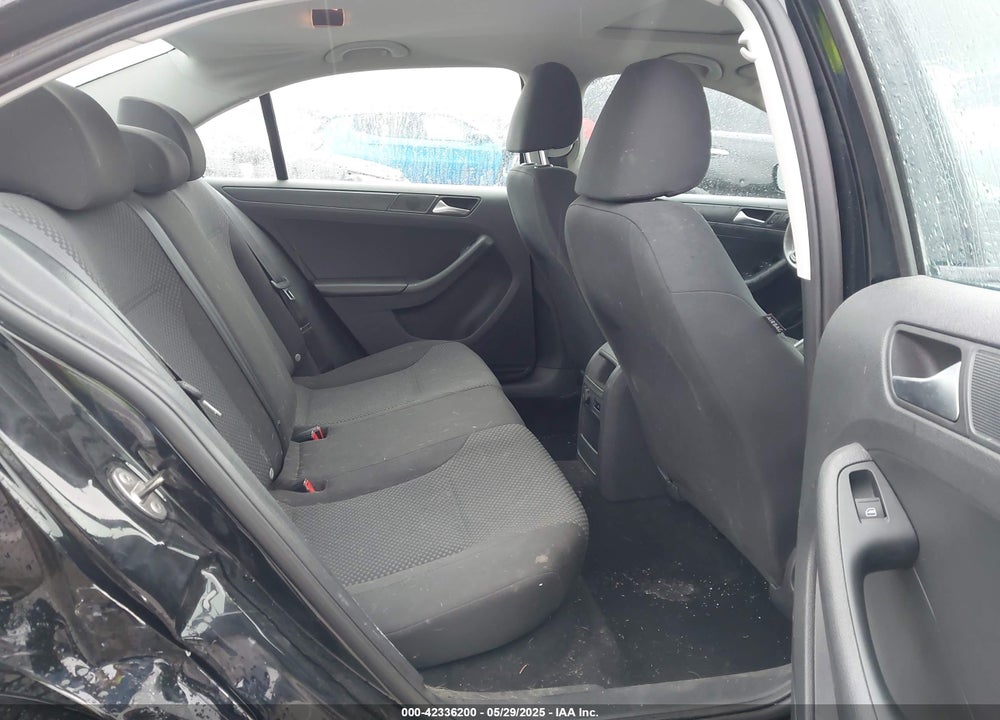 2013 VOLKSWAGEN JETTA 2.0L S VIN: 3VW1K7AJ8DM385984