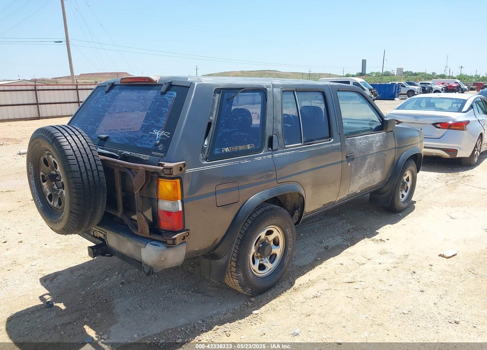 1995 NISSAN PATHFINDER XE/LE VIN: JN8HD17SXSW032026
