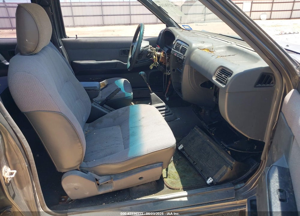 1995 NISSAN PATHFINDER XE/LE VIN: JN8HD17SXSW032026