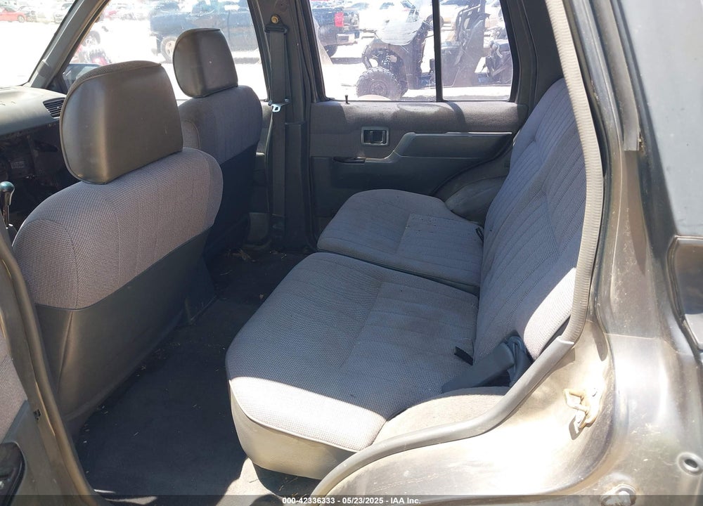 1995 NISSAN PATHFINDER XE/LE VIN: JN8HD17SXSW032026