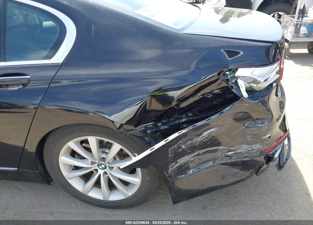 2019 BMW 7 SERIES VIN: WBA7E2C56KB216989