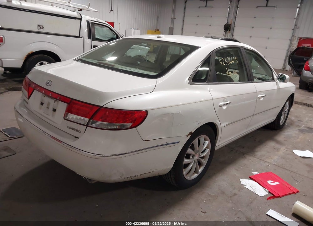 2008 HYUNDAI AZERA LIMITED VIN: KMHFC46F98A298196