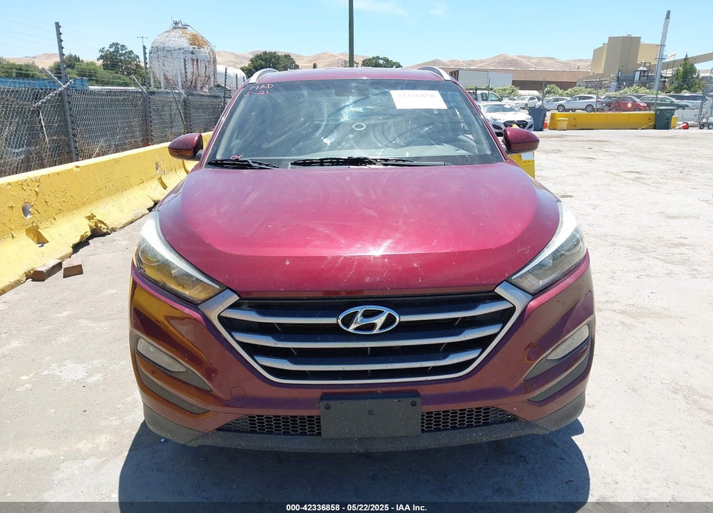 2017 HYUNDAI TUCSON SE VIN: KM8J3CA41HU302363