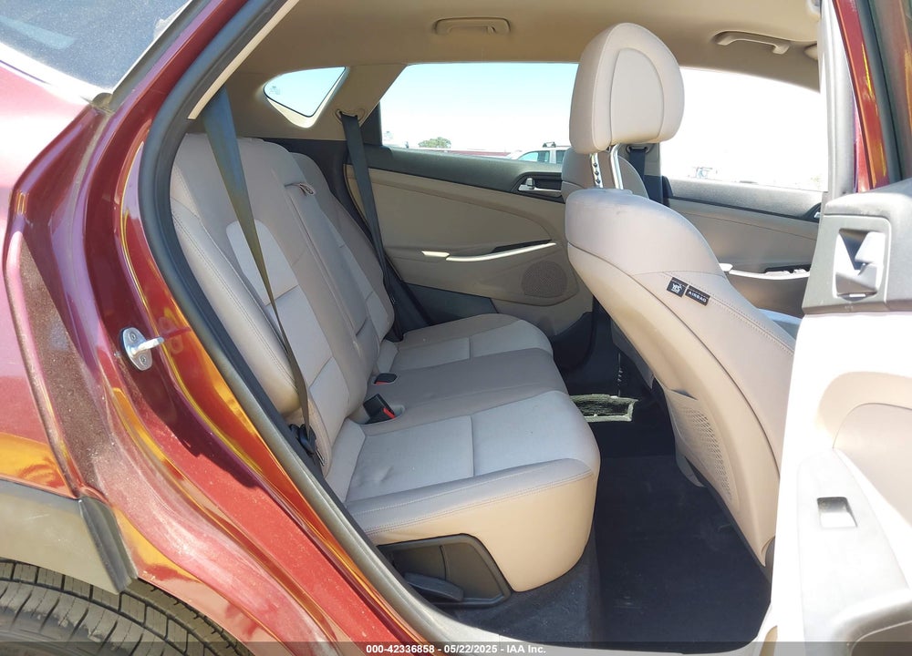 2017 HYUNDAI TUCSON SE VIN: KM8J3CA41HU302363