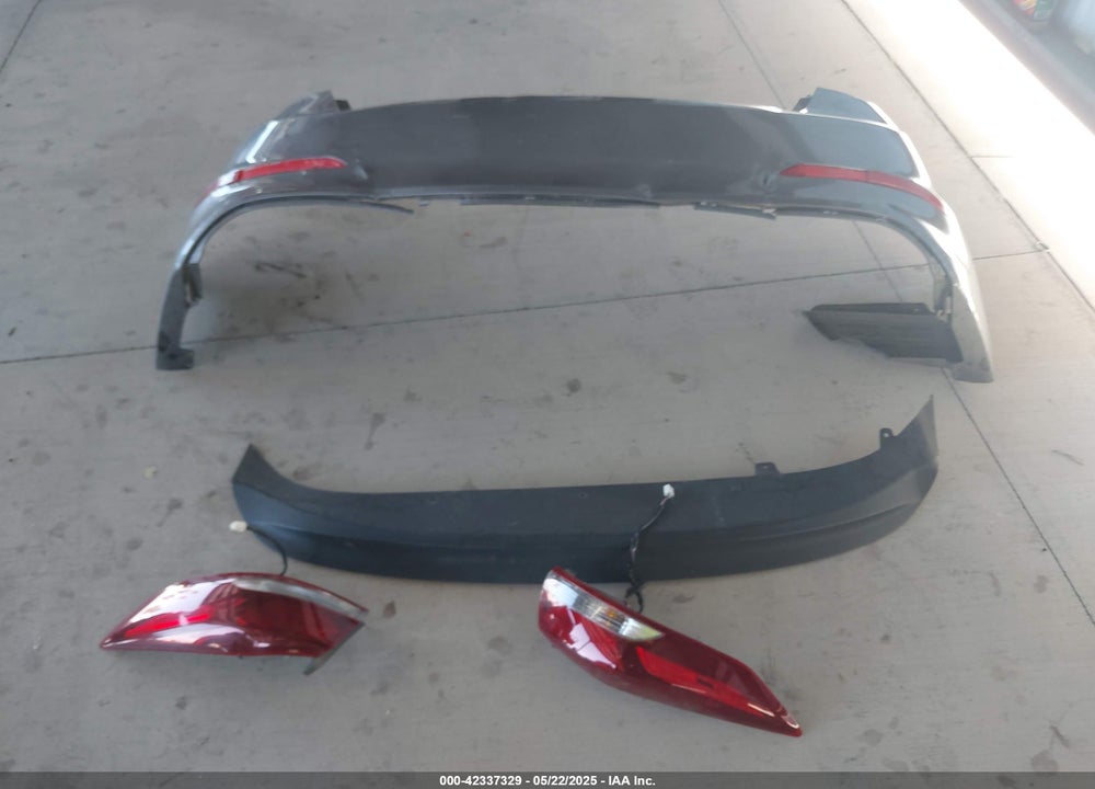 2018 HYUNDAI ELANTRA VIN: KMHD74LF4JU505937