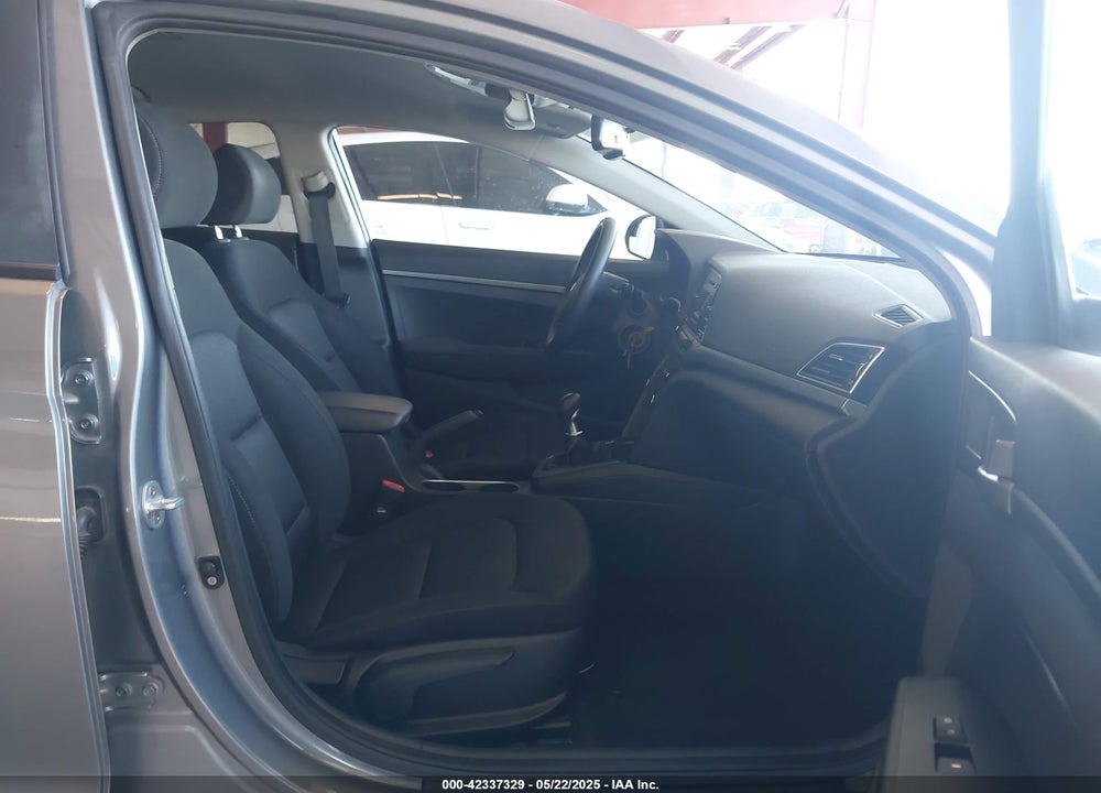 2018 HYUNDAI ELANTRA VIN: KMHD74LF4JU505937