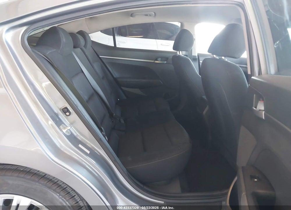 2018 HYUNDAI ELANTRA VIN: KMHD74LF4JU505937