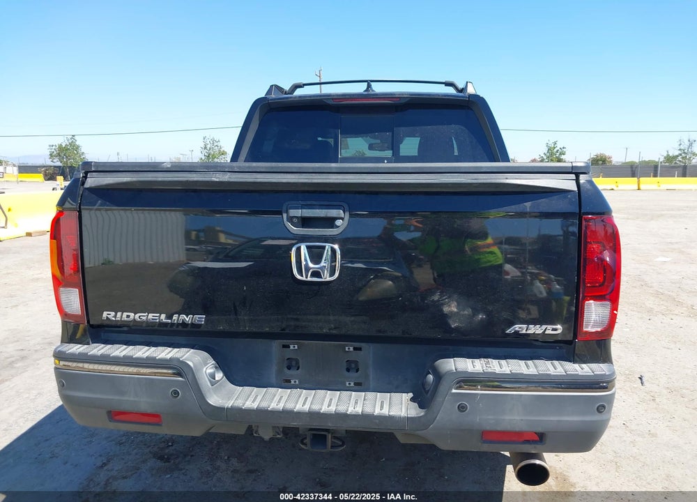 2017 HONDA RIDGELINE BLACK EDITION VIN: 5FPYK3F87HB027566