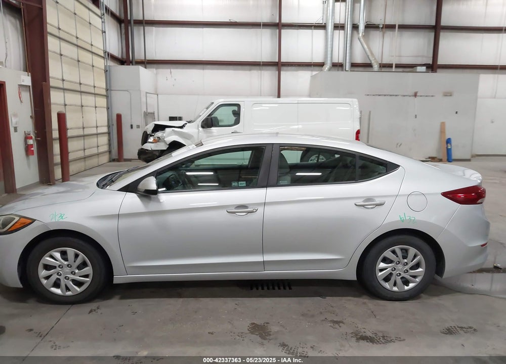 2018 HYUNDAI ELANTRA SE VIN: KMHD74LF2JU502065
