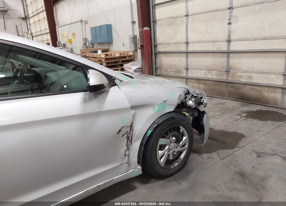 2018 HYUNDAI ELANTRA SE VIN: KMHD74LF2JU502065
