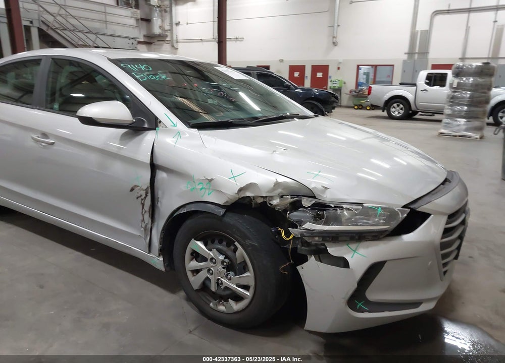 2018 HYUNDAI ELANTRA SE VIN: KMHD74LF2JU502065