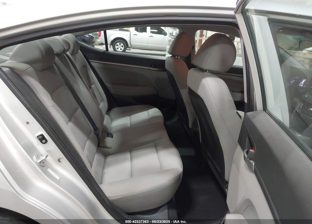 2018 HYUNDAI ELANTRA SE VIN: KMHD74LF2JU502065
