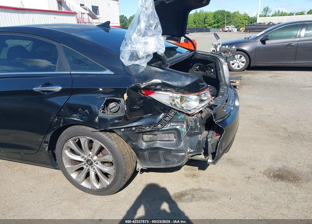 2011 HYUNDAI SONATA VIN: 5NPEC4AB1BH227417