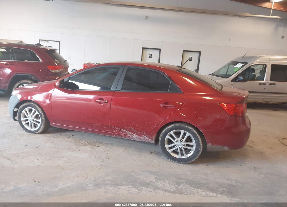 2011 KIA FORTE EX VIN: KNAFU4A20B5461935