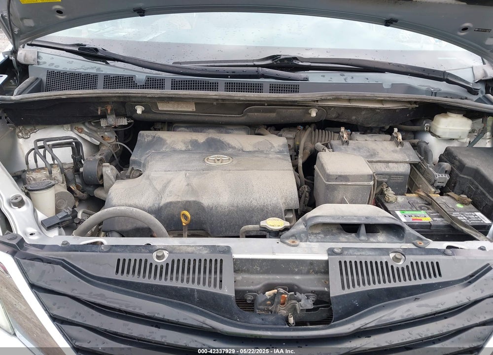 2012 TOYOTA SIENNA LE V6 8 PASSENGER VIN: 5TDKK3DC5CS199380