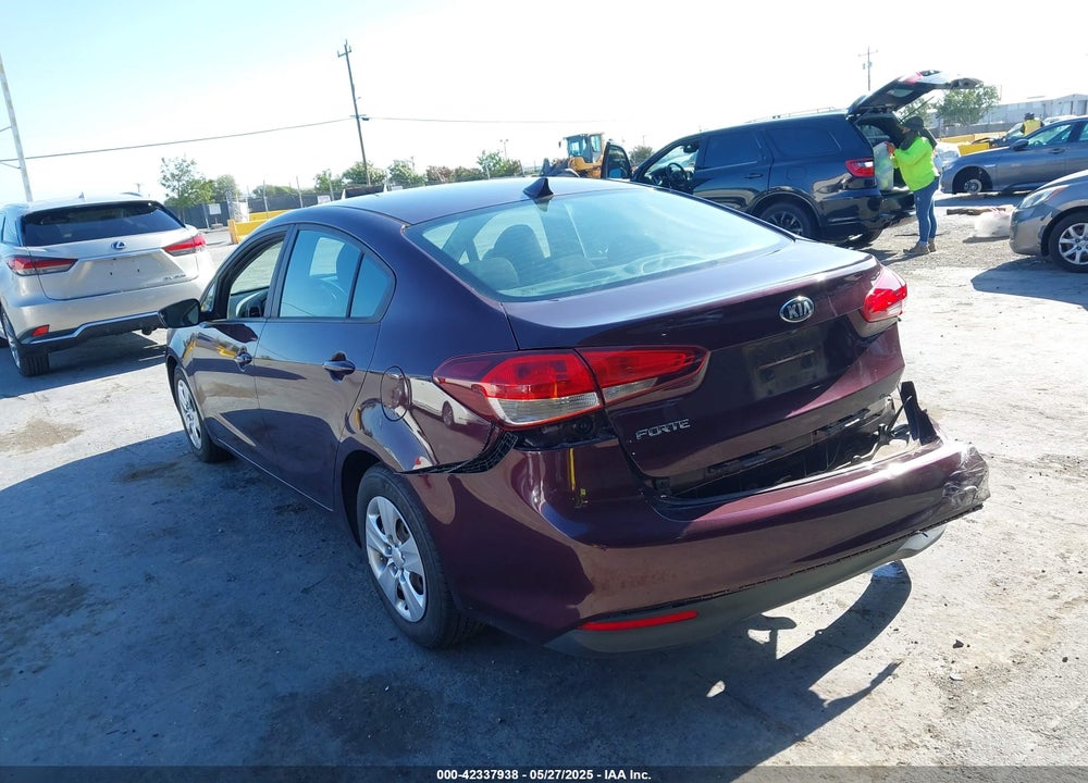 2018 KIA FORTE LX VIN: 3KPFK4A75JE272012