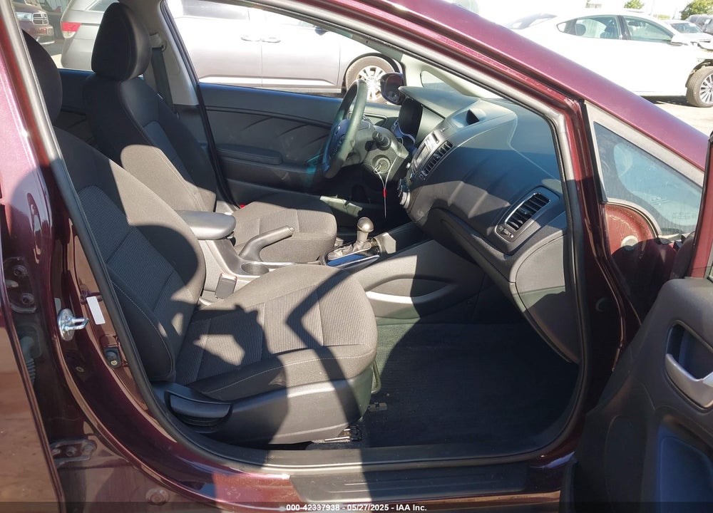 2018 KIA FORTE LX VIN: 3KPFK4A75JE272012