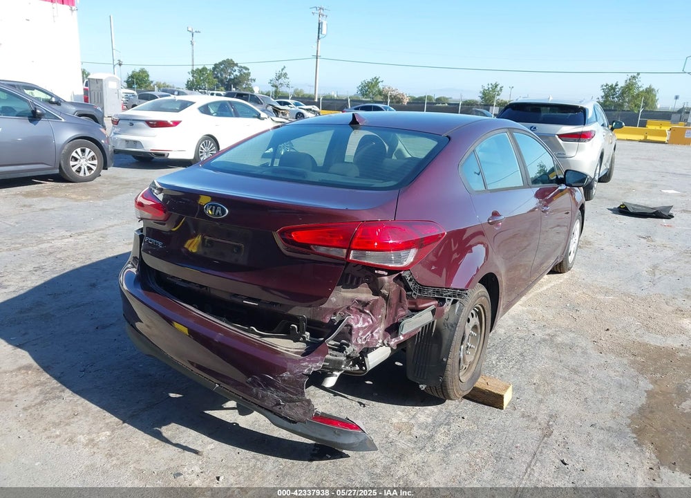 2018 KIA FORTE LX VIN: 3KPFK4A75JE272012