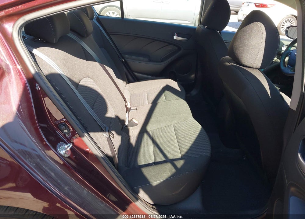 2018 KIA FORTE LX VIN: 3KPFK4A75JE272012