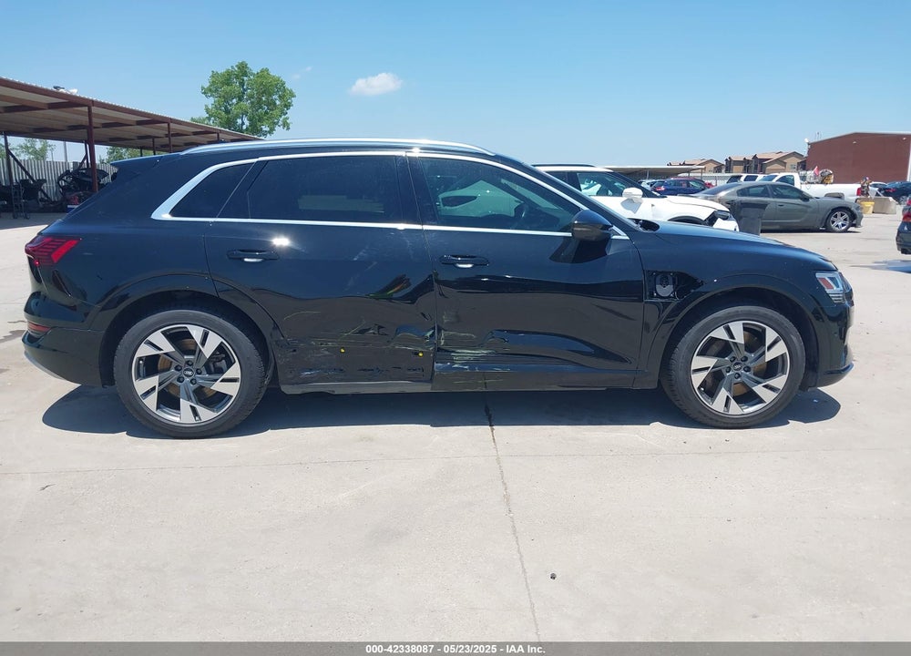2022 AUDI E-TRON VIN: WA1LAAGEXNB010526