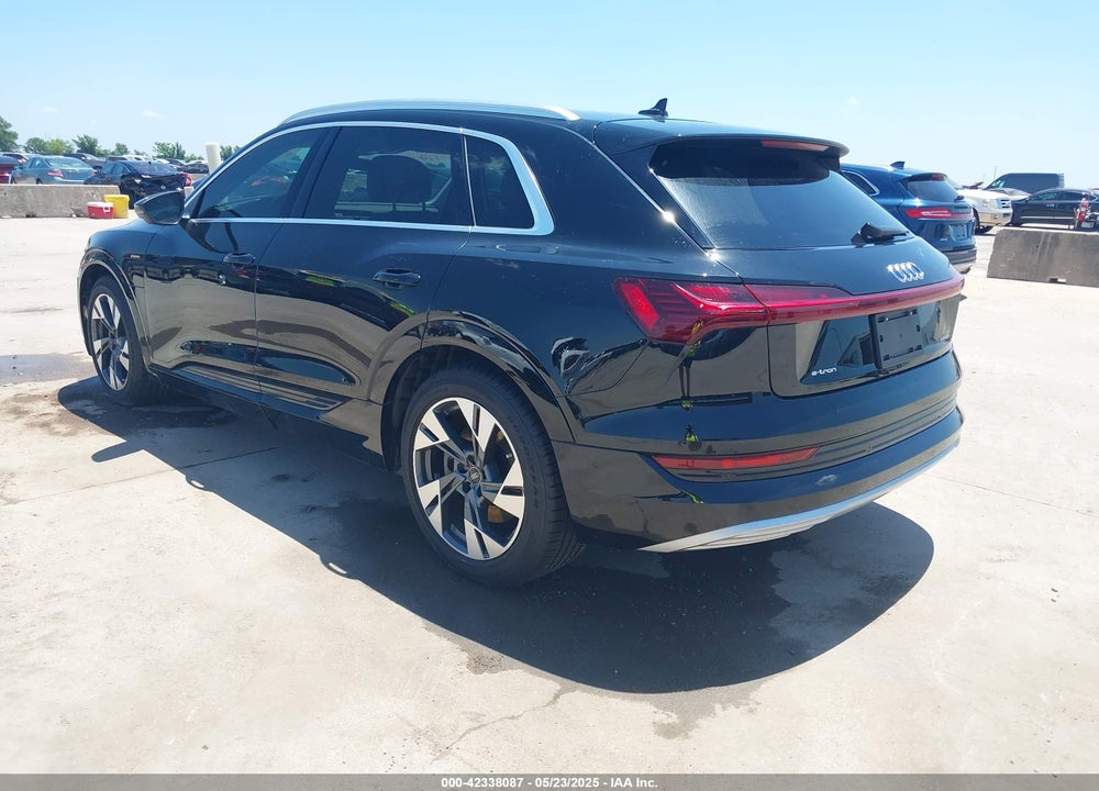 2022 AUDI E-TRON VIN: WA1LAAGEXNB010526