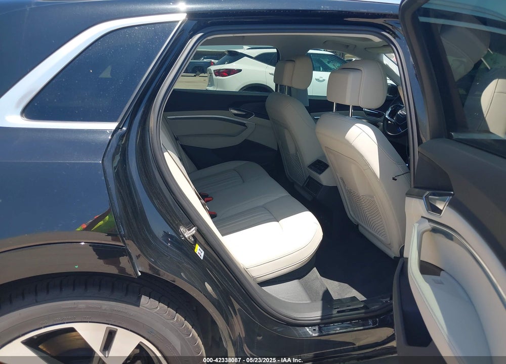 2022 AUDI E-TRON VIN: WA1LAAGEXNB010526