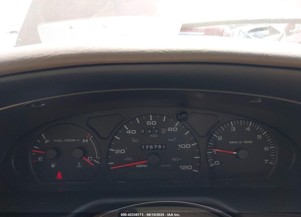 2001 FORD TAURUS SES VIN: 1FAFP55U51G220716
