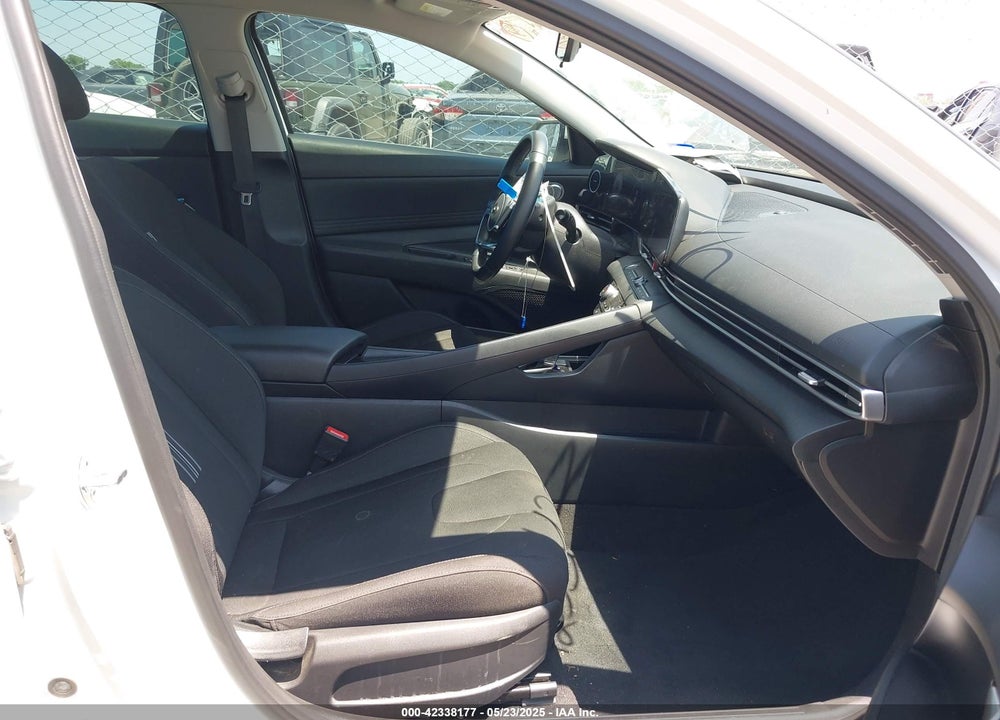 2023 HYUNDAI ELANTRA VIN: 5NPLS4AG2PH091909
