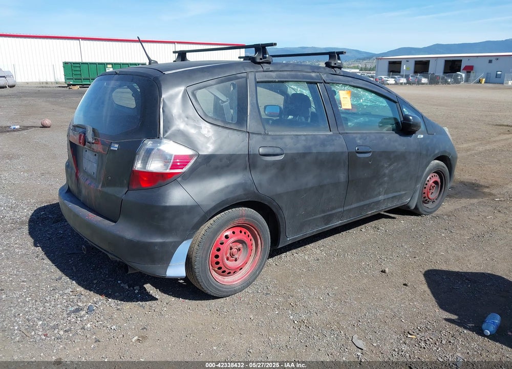 2010 HONDA FIT VIN: JHMGE8H21AC016498