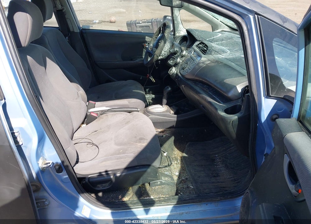 2010 HONDA FIT VIN: JHMGE8H21AC016498