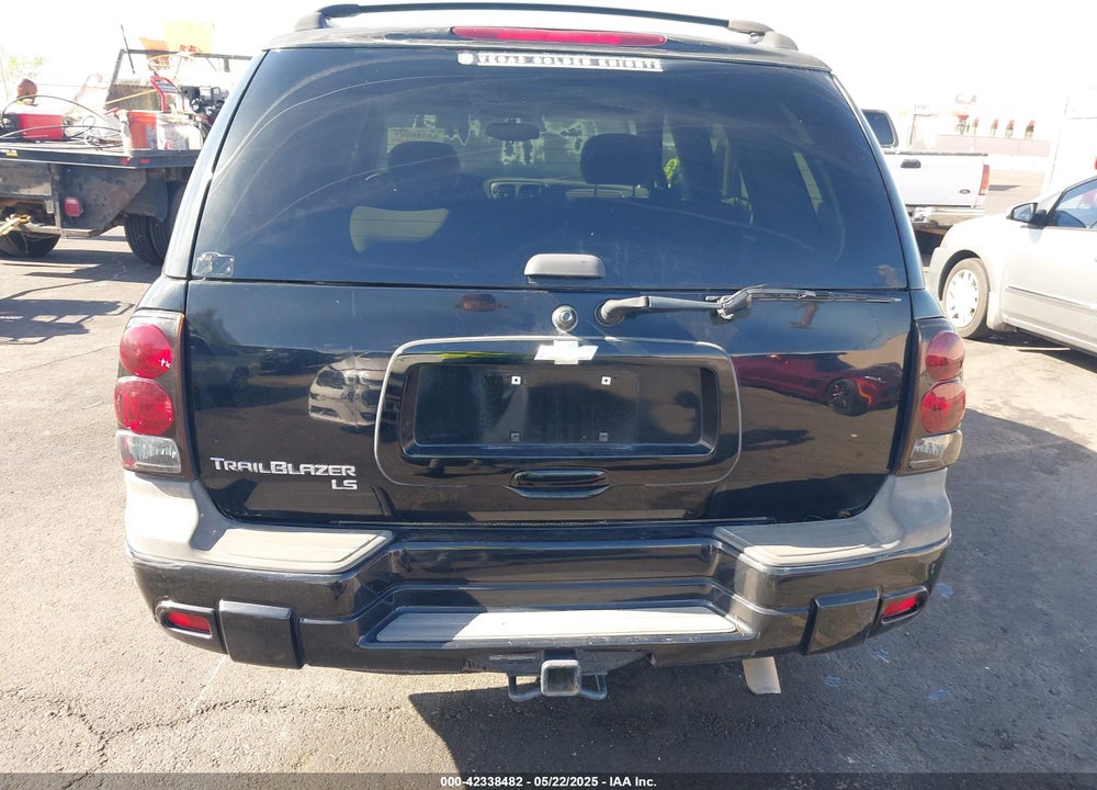 2005 CHEVROLET TRAILBLAZER LS VIN: 1GNDT13S752159452